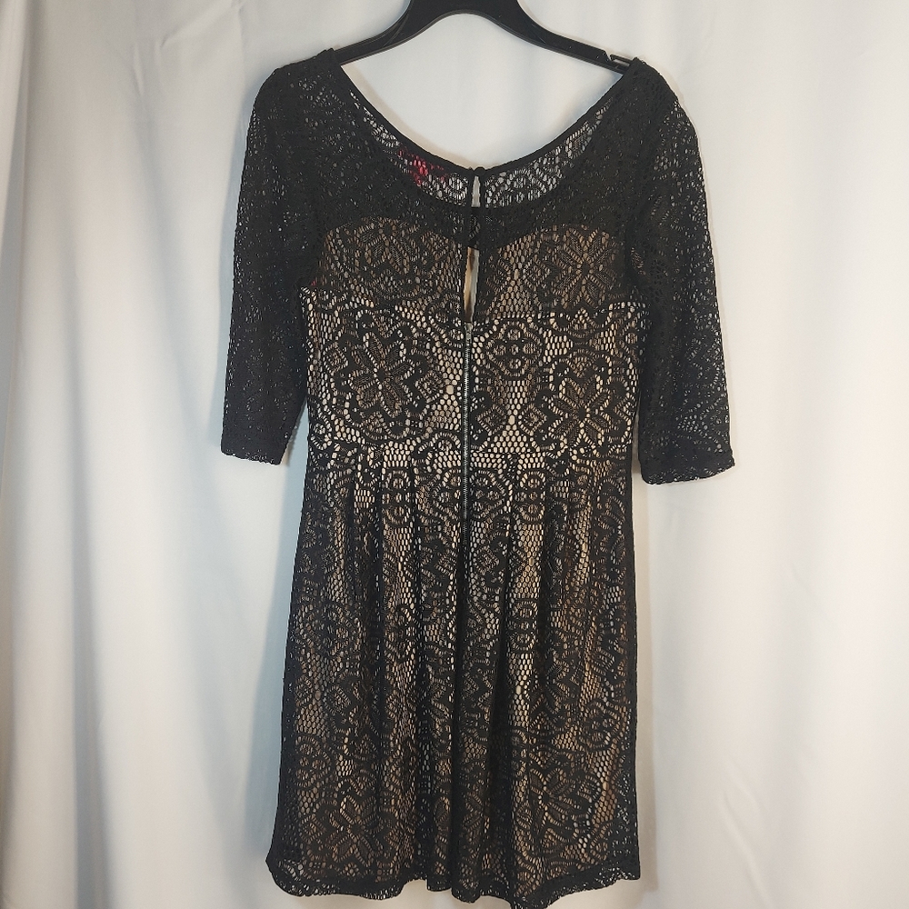 BetseyJohnson size 8 color black and cream - Picture 4 of 14